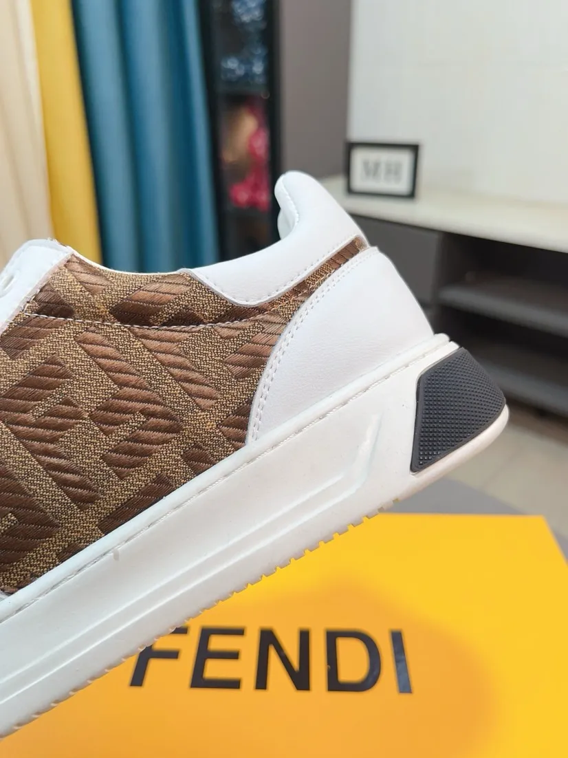 Men's Men's Shoes💰420🌹🌹[fendi] Fendi's classic and comfortable men's, this complex sneaker is made of soft calfskin➕genuine leather lining➕original ultra-light rubber material with rough outsole. This unique and light style is suitable for the casual and refined sensibility of this season. It is comfortable and natural on the feet. It is an everyday style for casual travel in autumn and winter! 38/44